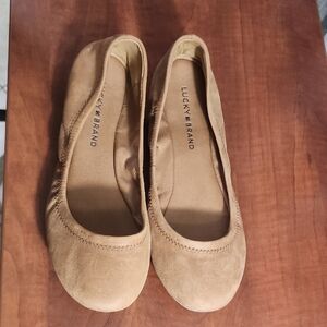 Lucky Brand Tan Flats Versatile Comfort